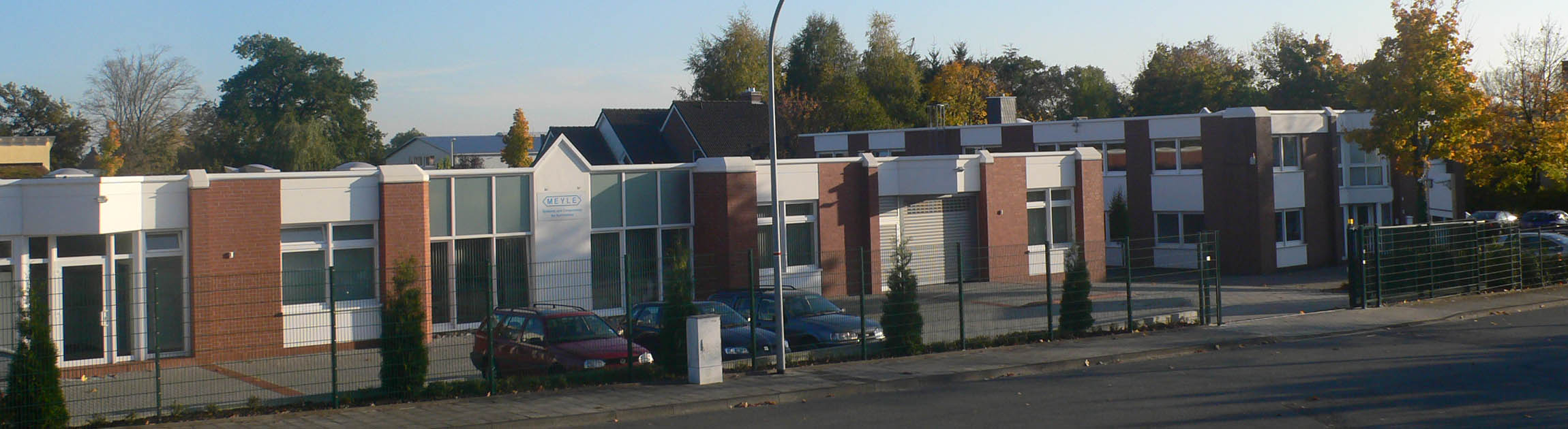 Das Firmengebäude von der MEYER Industrie-Electronic GmbH